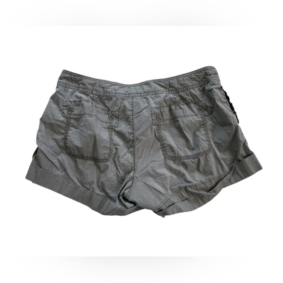 Mid rise shorts - Picture 2 of 3